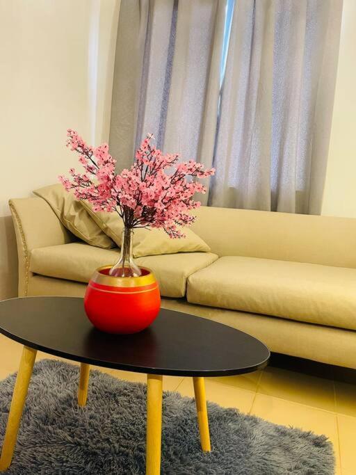 Two Bedroom In A Great Location Centrally Located 伊洛伊洛 外观 照片